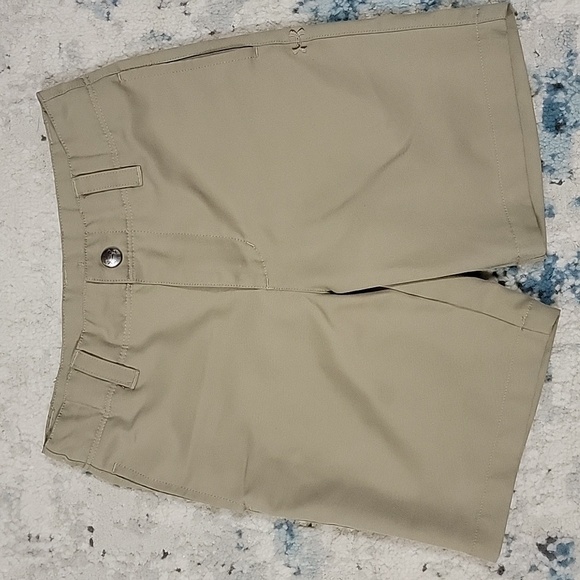 Boys Under Armour Matchplay Shorts, Khaki, Size 5, Pre-owned - Picture 1 of 8